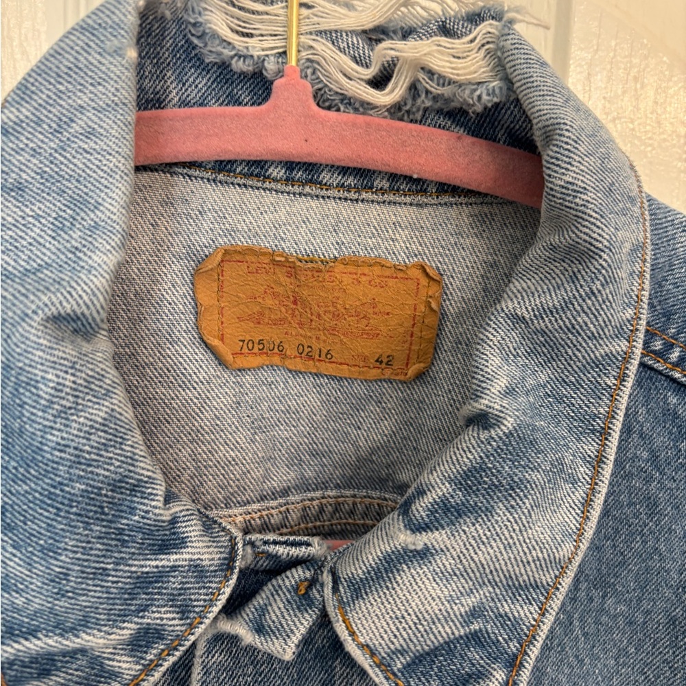 Levi's Denim Cropped Jacket with Pink Painted Stars Size 42 - Picture 3 of 15